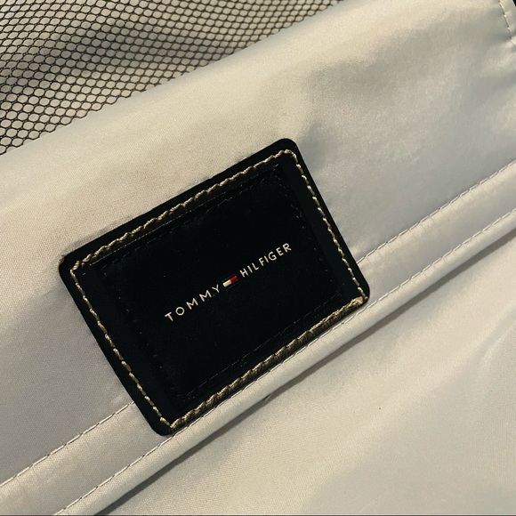 Tommy Hilfiger Lochwood 21" Hardside Carry-On Luggage Suitcase in Navy Blue - Picture 12 of 15